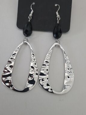 Paparazzi Enchanced Elegance Black Earrings NWT